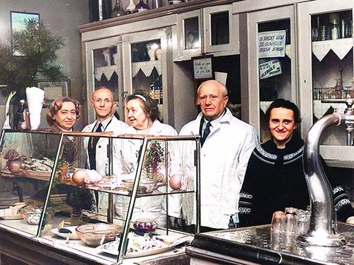 Bar Uniwersalny Antoniego Jarząbka, czasy PRL, archiwum rodziny